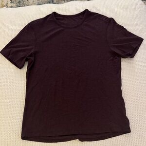 lululemon burgundy Men's Short Sleeve Tee